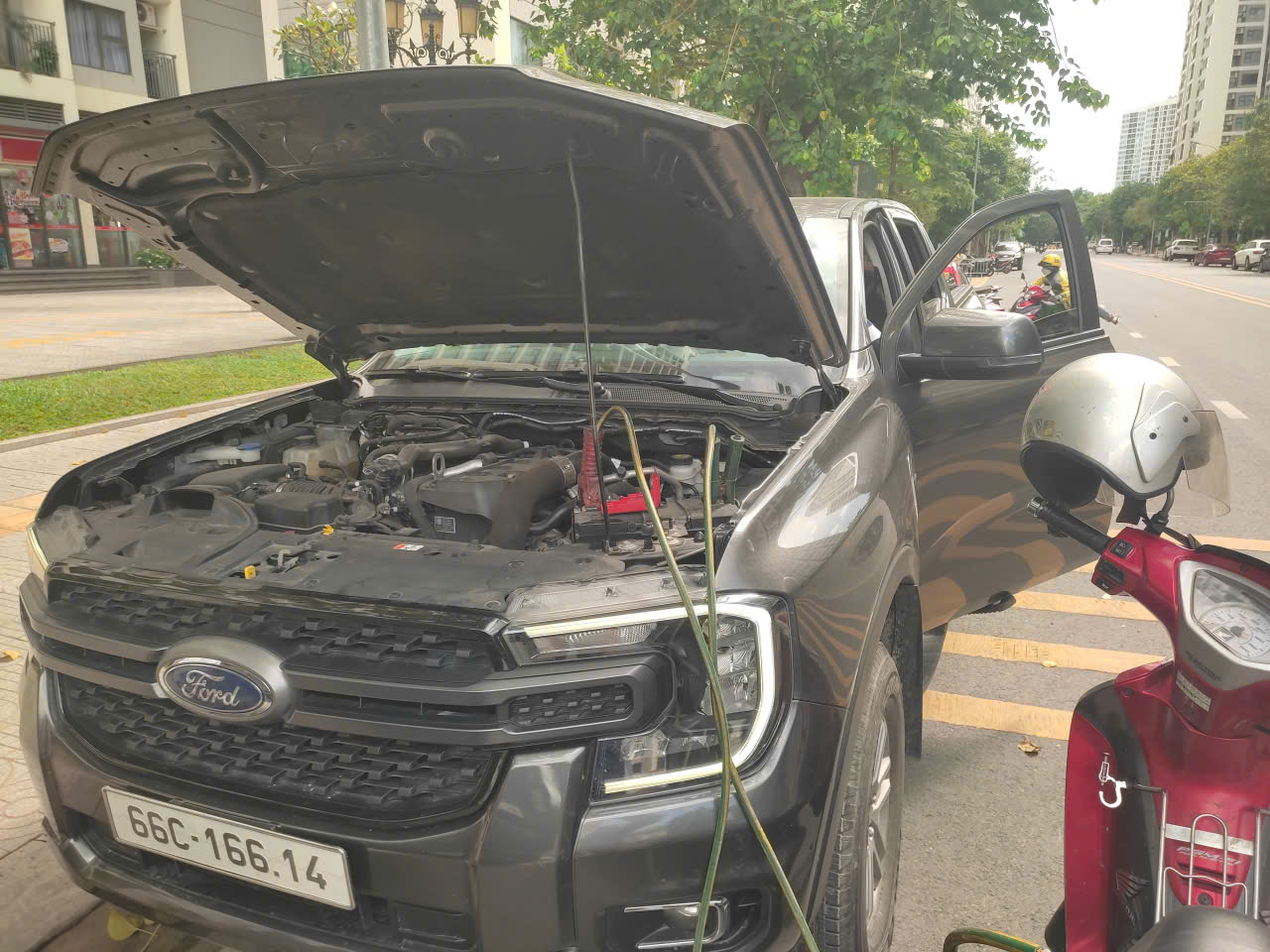 Sửa ô tô hết bình tận nơi TPHCM